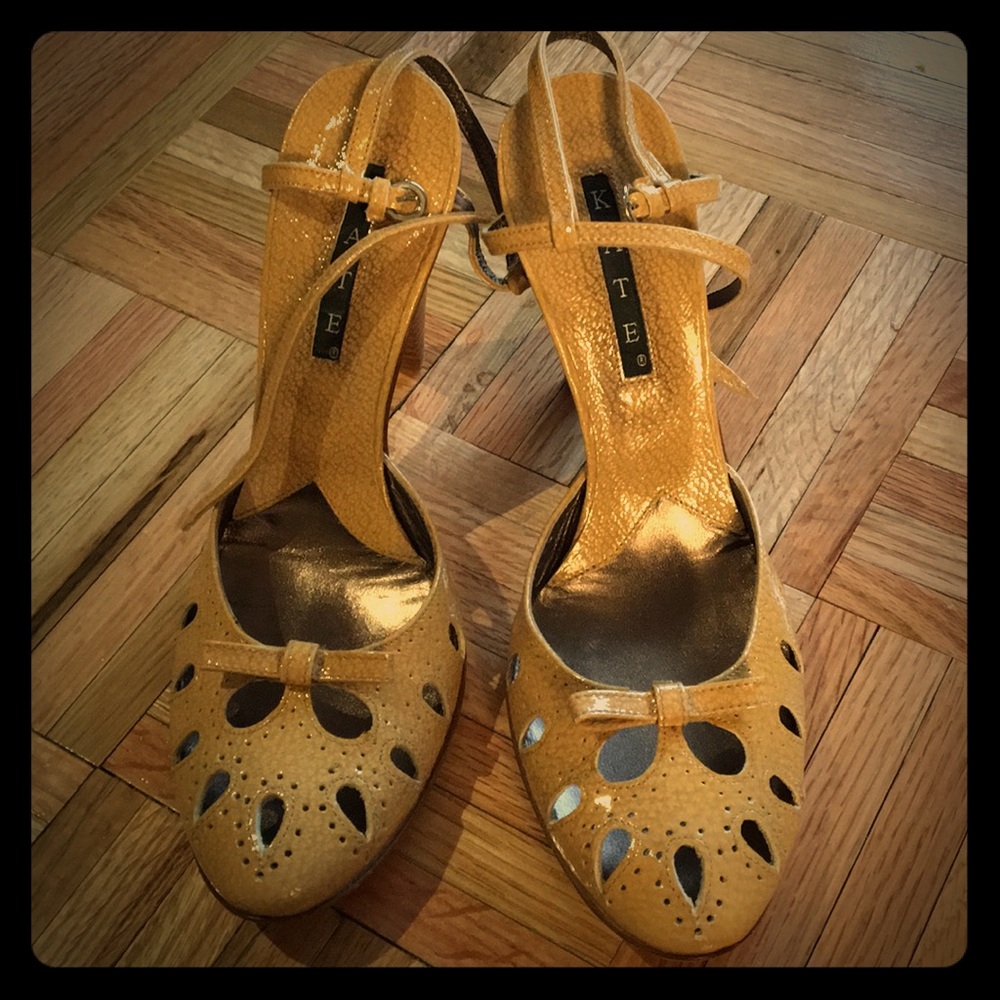 Kate 4 in heels, peephole shoes w/bow tie. Size 39